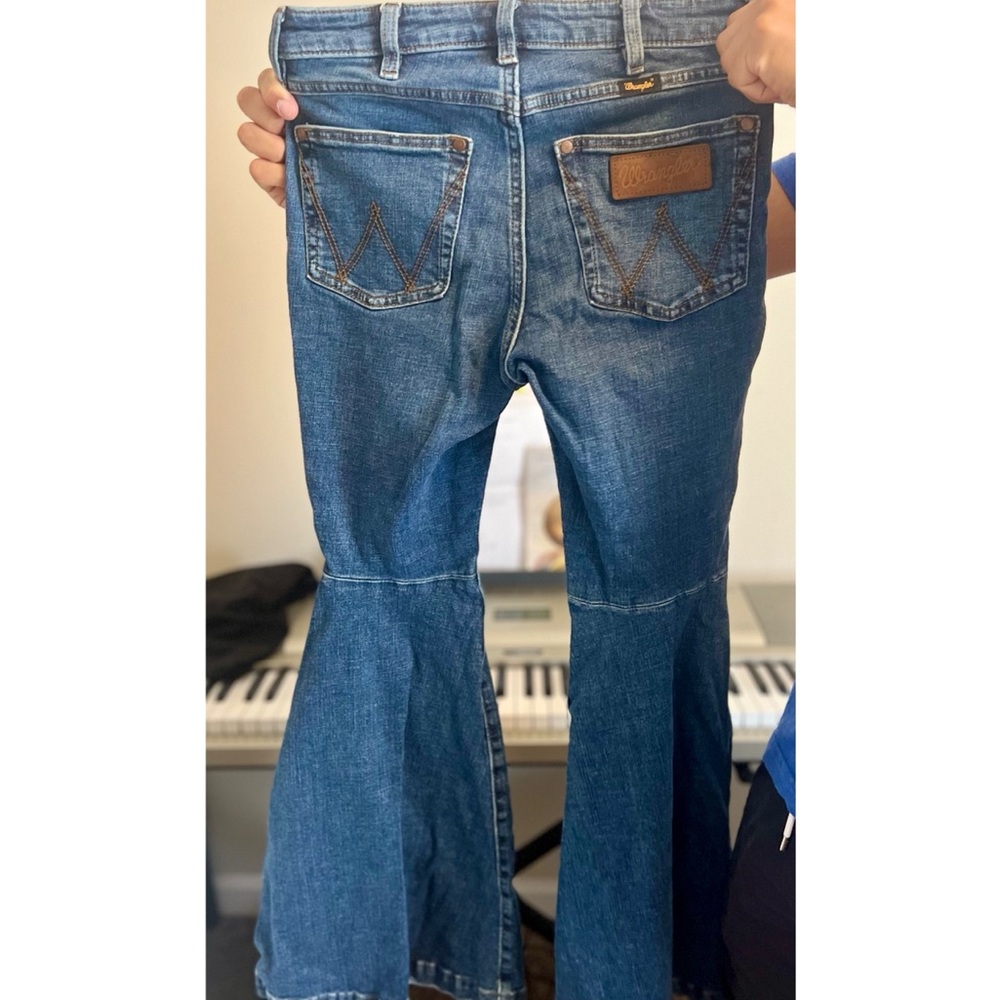 Wrangler women's  Denim Trumpet Flare Jeans!